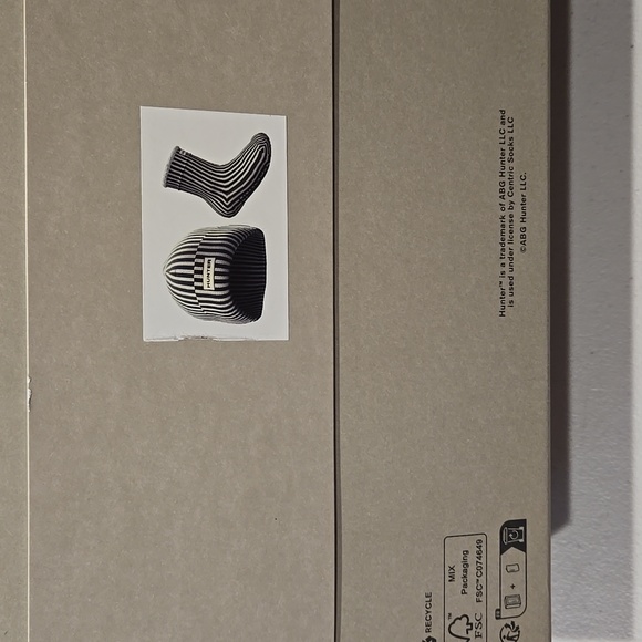New in box Hunter Hat and Slipper Socks set - Picture 2 of 4